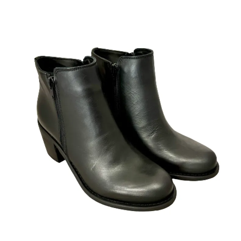 Artisan Ankle Boot With Black Zipper