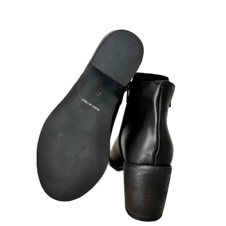 Artisan Ankle Boot With Black Zipper