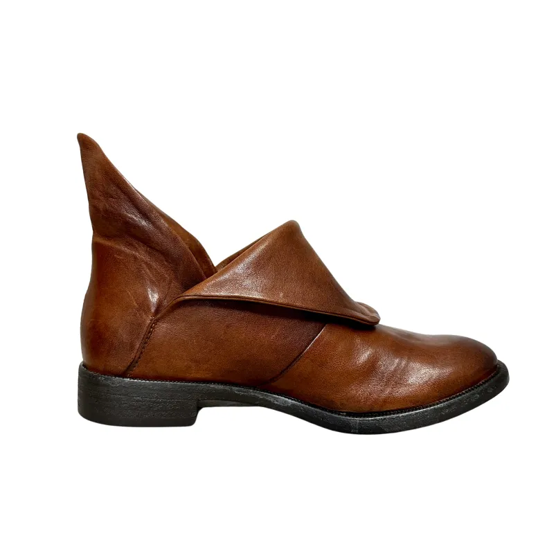 Artisanal Ankle Boot In Camarri 1916 Leather