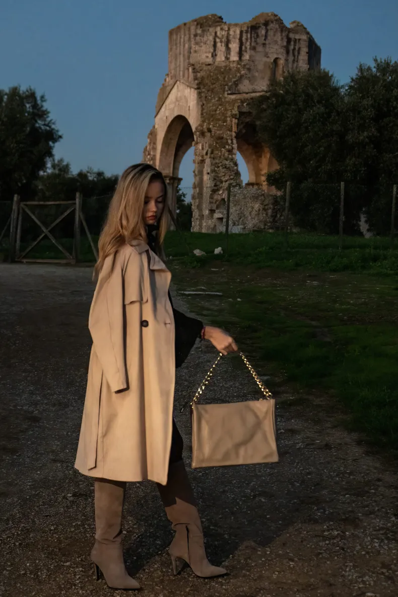 Big Pearl – Clutch With Three Compartments And Chain