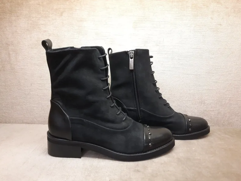 Black Crafted Amphibian