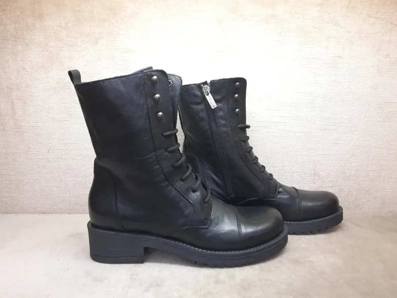 Black Crafted Amphibian