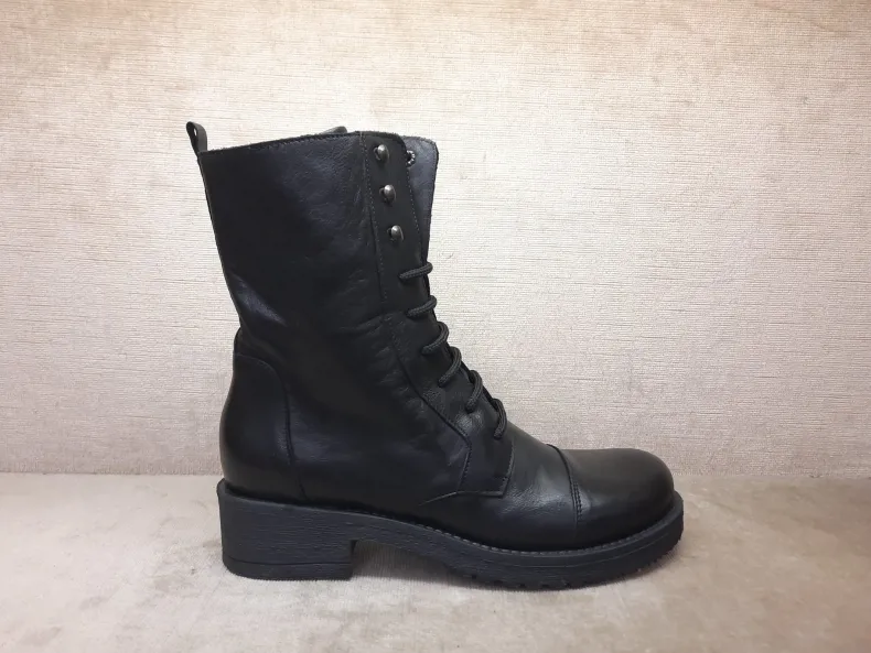 Black Crafted Amphibian