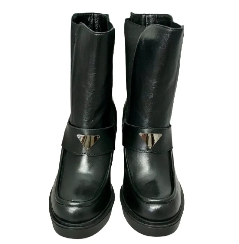 Black Handcrafted Beatles With Heel