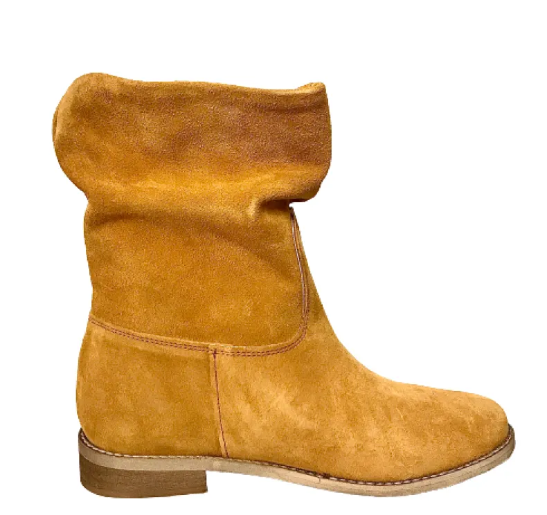 Boot In Curled Suede And Internal Wedge