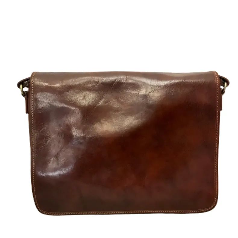Classic Handcrafted Single Compartment Messenger