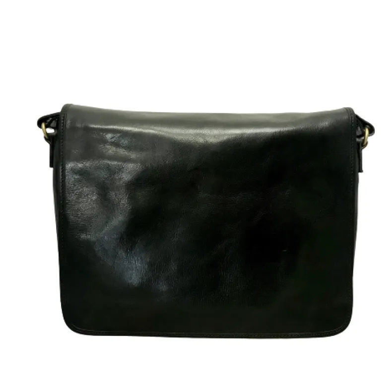 Classic Handcrafted Single Compartment Messenger