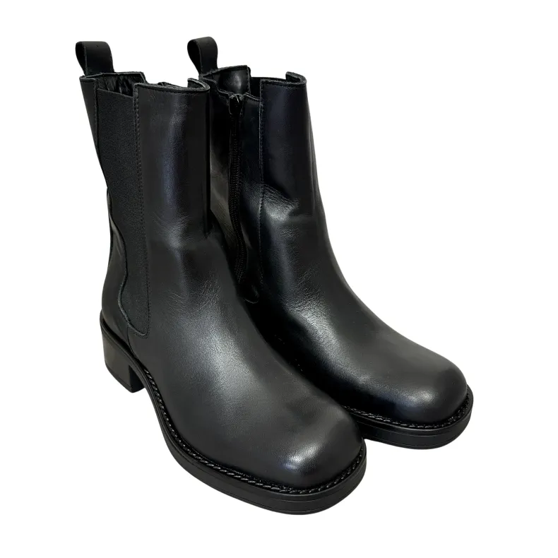 Handcrafted Beatles With Black Square Toe