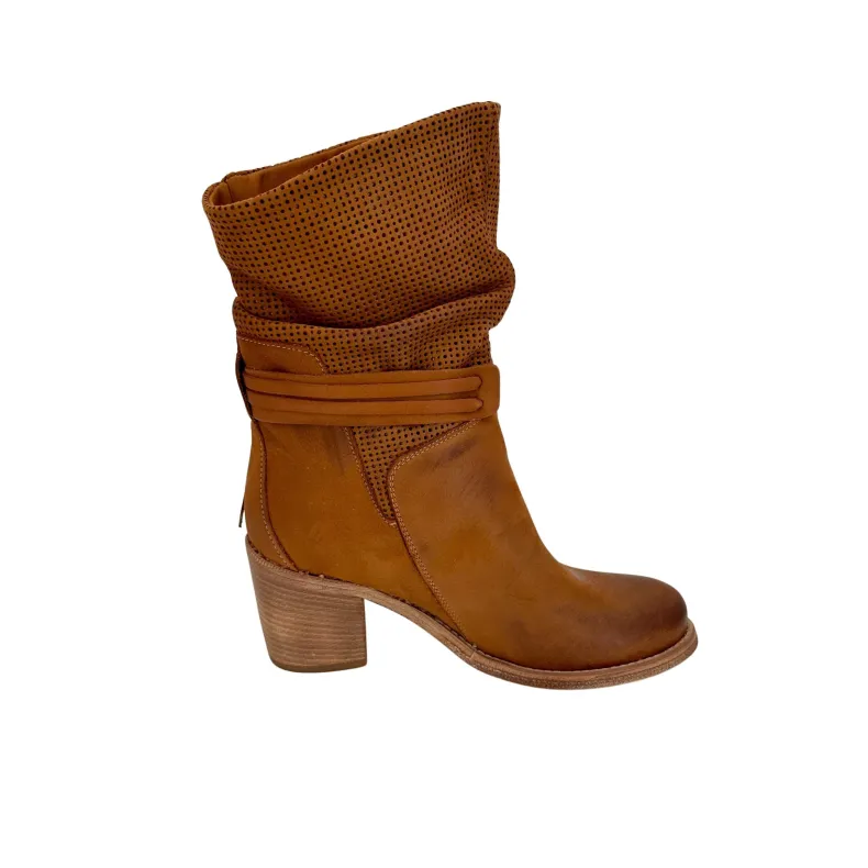 Handcrafted Boot In Tan Nubuck Leather