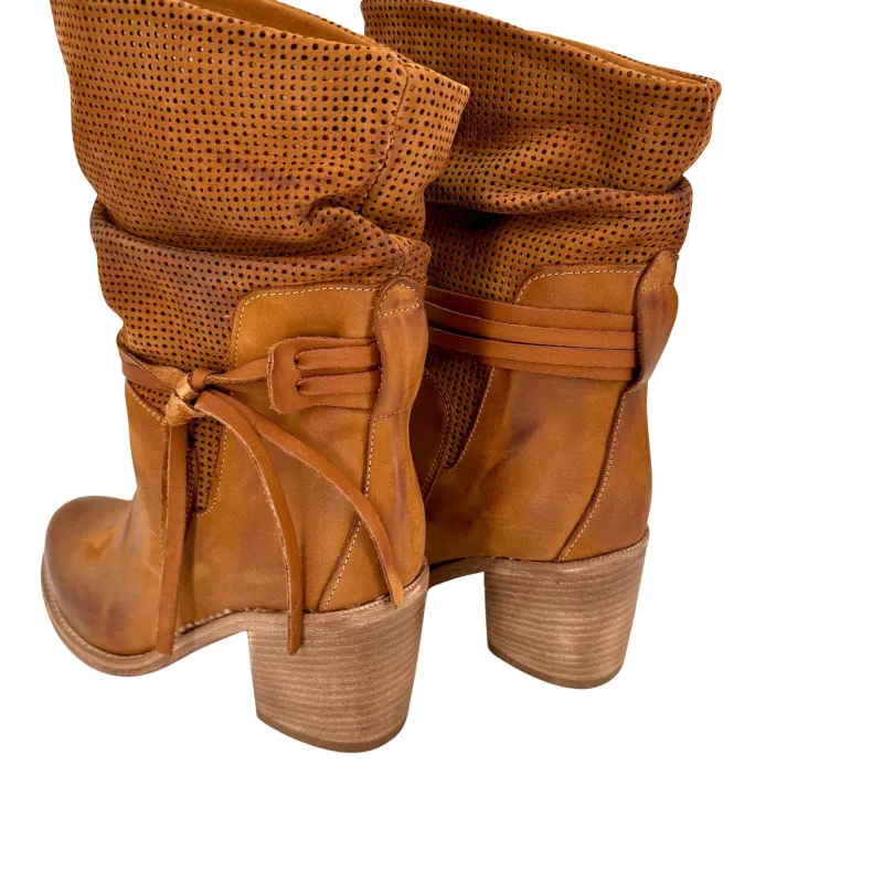 Handcrafted Boot In Tan Nubuck Leather