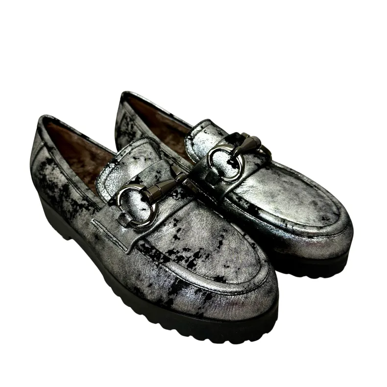 Handcrafted Moccasin In Silver Laminated Leather And Lambskin Lining
