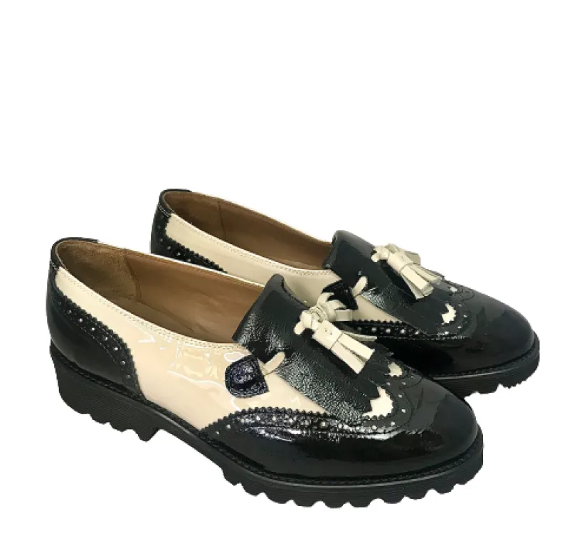 Moccasin In Black And Milk Patent Leather